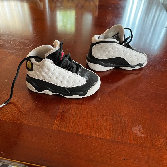 Kids 7C Jordans - Picture 3 of 5